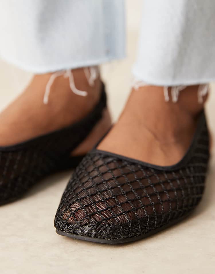 https://images.asos-media.com/products/asos-design-lisse-round-toe-slingback-ballet-in-black-weave/207835764-4?$n_750w$&wid=750&fit=constrain