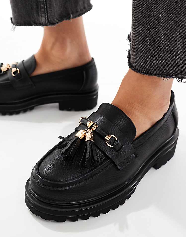 https://images.asos-media.com/products/seqwl-wide-fit-jeep-chunky-tassel-loafers-in-black/208721211-3?$n_750w$&wid=750&fit=constrain