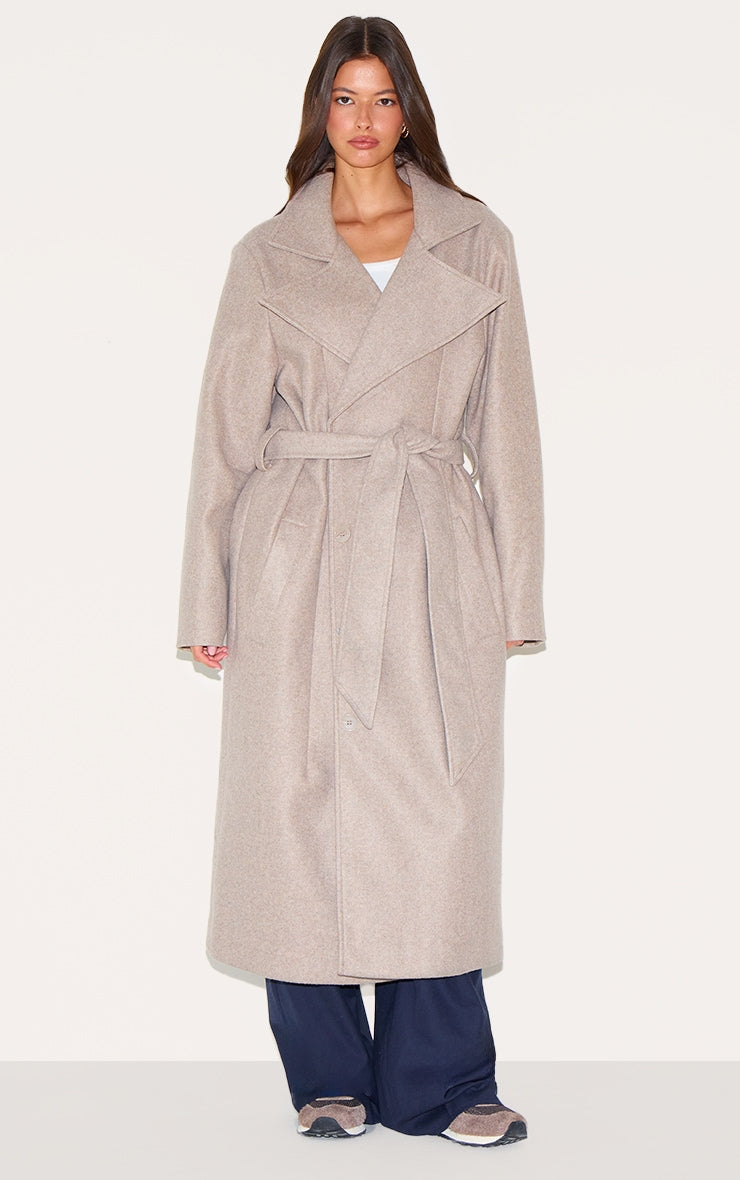 https://cdn-img.prettylittlething.com/8/8/d/f/88df821cc637efc101a7fcfb6ae3ee8138a2c102_CNL5185_3_taupe_oversized_wool_look_trench_coat.jpg