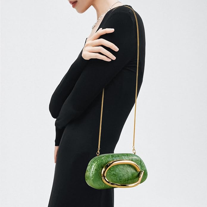 MARBELOUS CLUTCH WITH A CHAIN